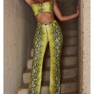 Two piece snake set